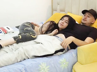 He lowers his pants and puts his cock in the sexy and hot Laura's mouth